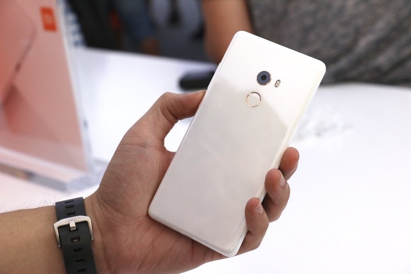 一次向完美的小步探索：小米MIX 2上手体验