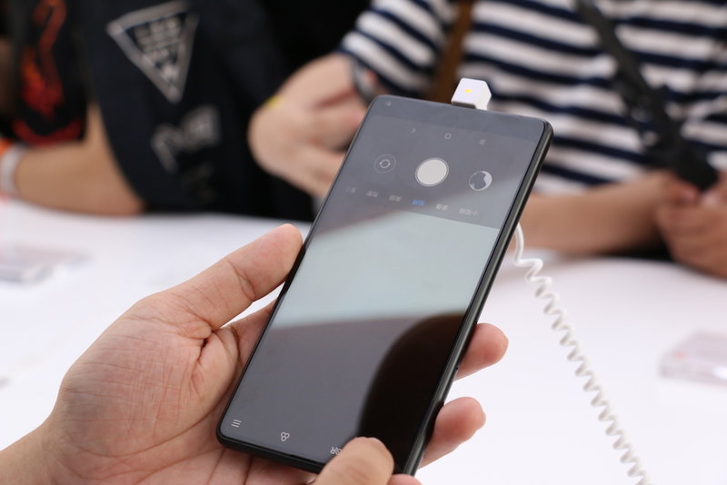 一次向完美的小步探索：小米MIX 2上手体验