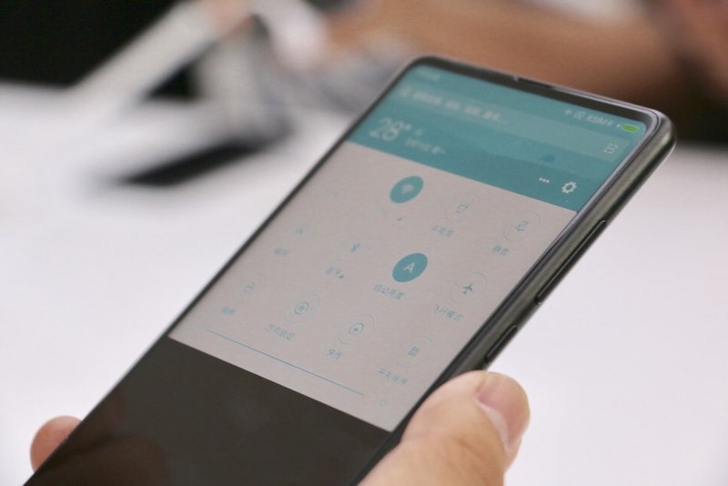 一次向完美的小步探索：小米MIX 2上手体验