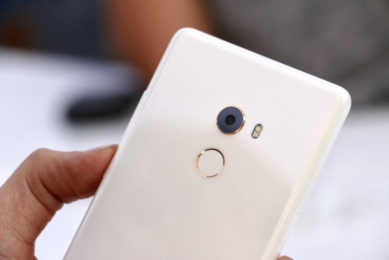 一次向完美的小步探索：小米MIX 2上手体验