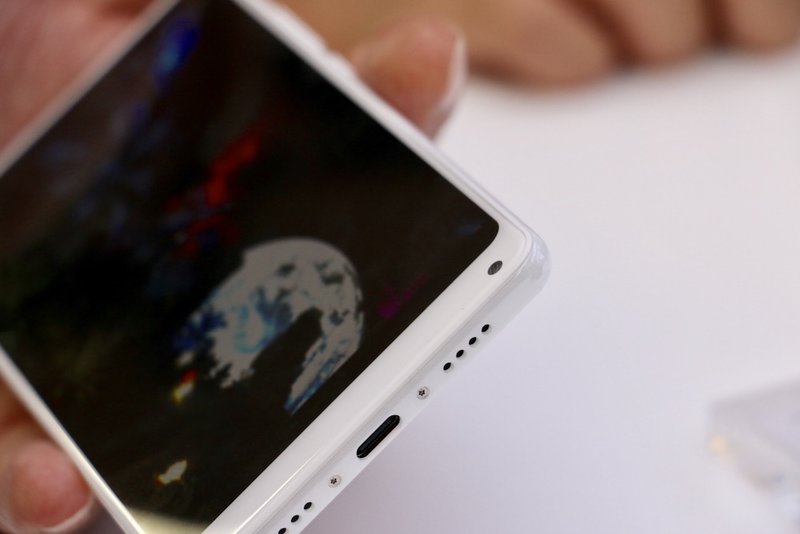 一次向完美的小步探索：小米MIX 2上手体验