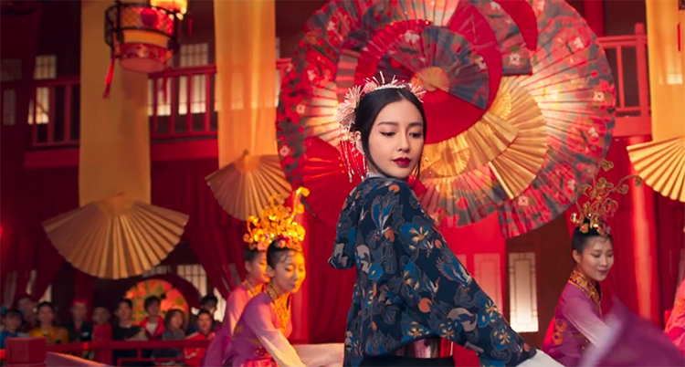 阿迪新春款秒杀我！易烊千玺和彭于晏穿同款，我竟无法评判谁更帅