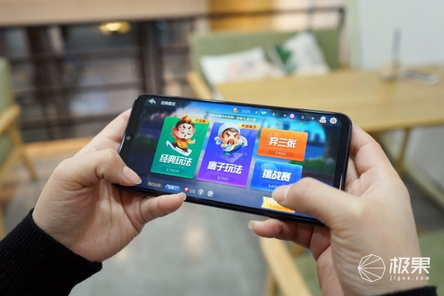 联想Z5s全面屏体验：三摄加持拍照很强，性价比十足！