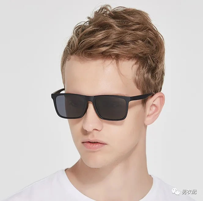夏日型男穿搭的必备饰品：太阳镜