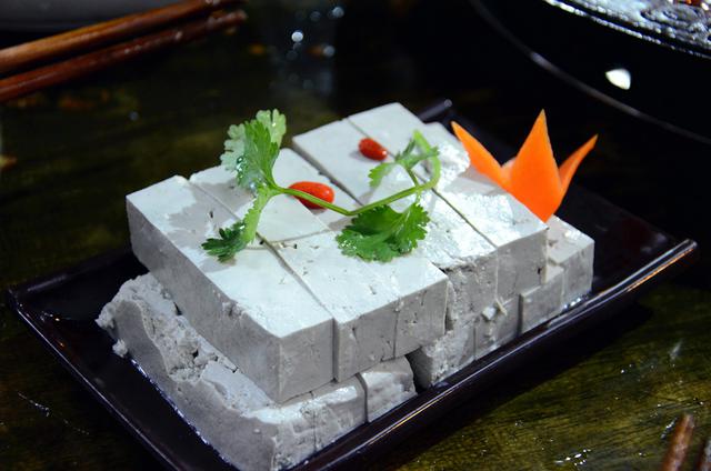 曹疯子老火锅，清新与麻辣的双重体验