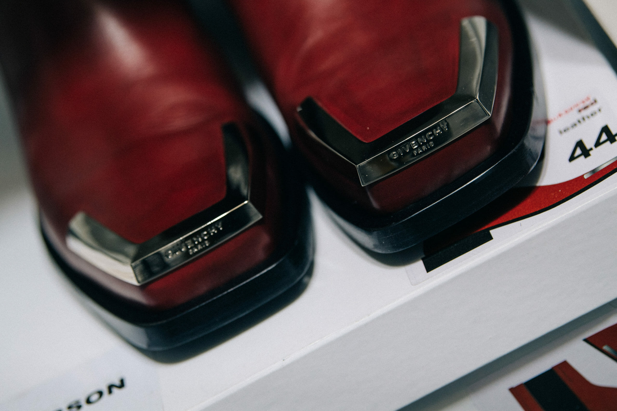 纪梵希（Givenchy）2020/21秋冬男装细节｜迎风独立的俊雅