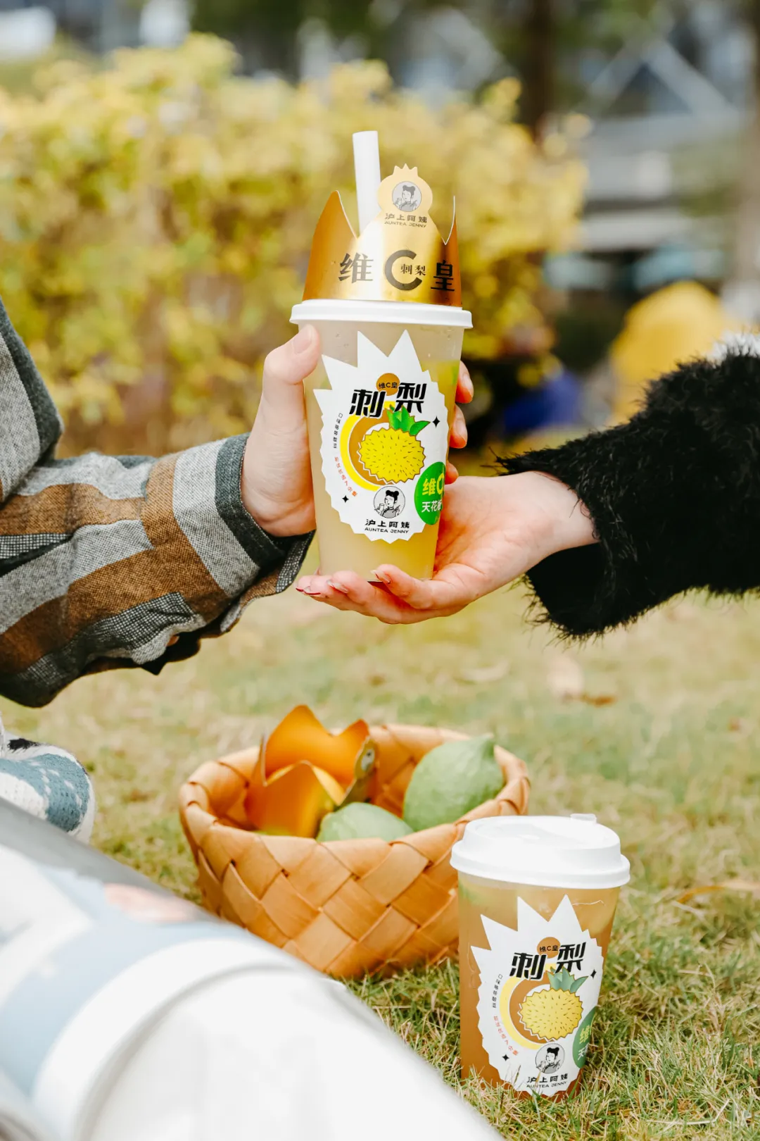 挖到一杯「刺梨鲜果茶」，小众水果居然这么火？