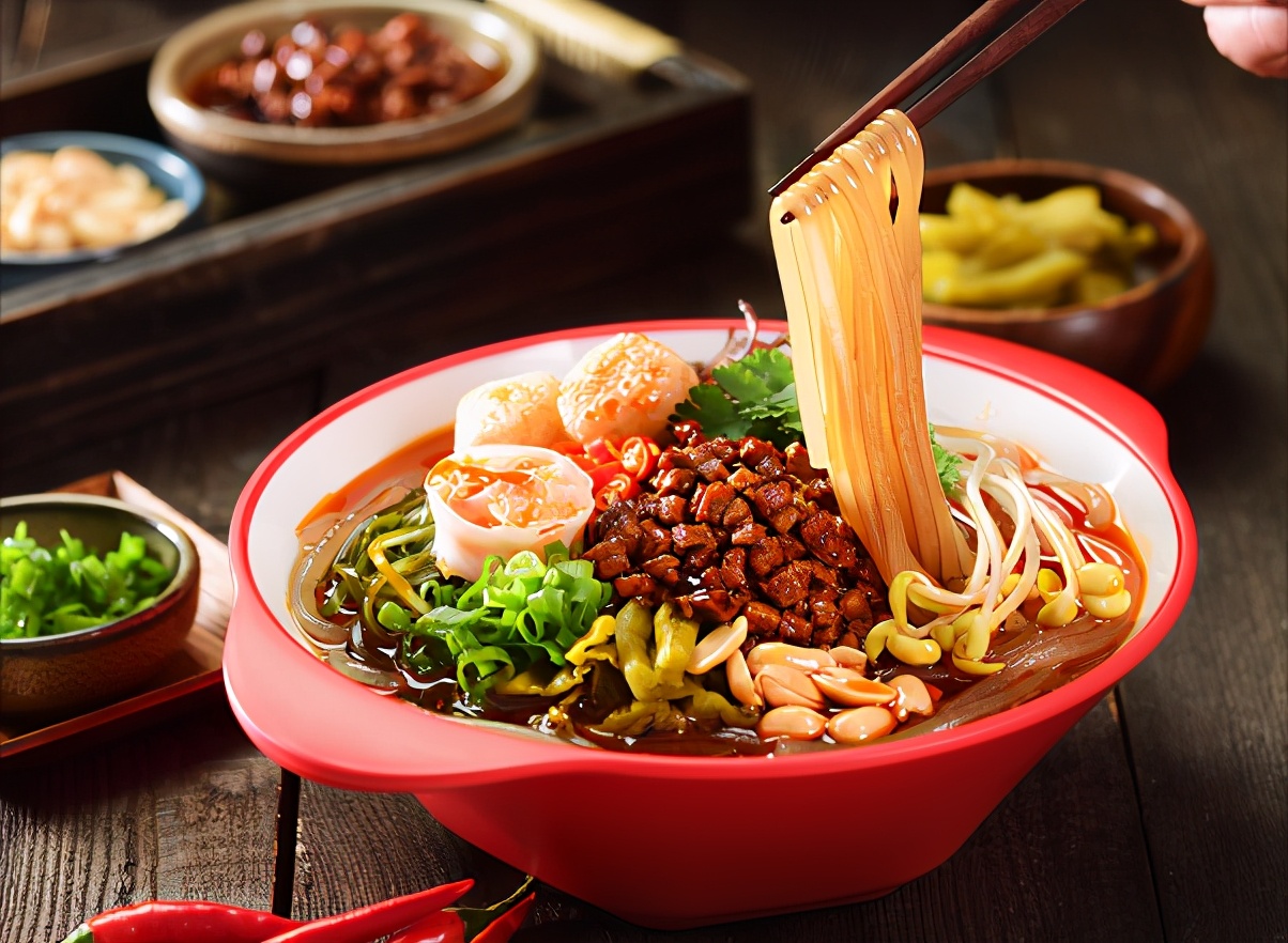 从8平小铺到开店3700+ 这碗米粉日 吸引30万年轻人尝鲜