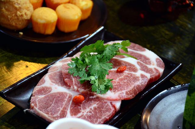 曹疯子老火锅，清新与麻辣的双重体验