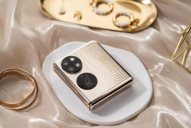 情人节送女友手机推荐：华为P50 Pocket颜值高拍照好