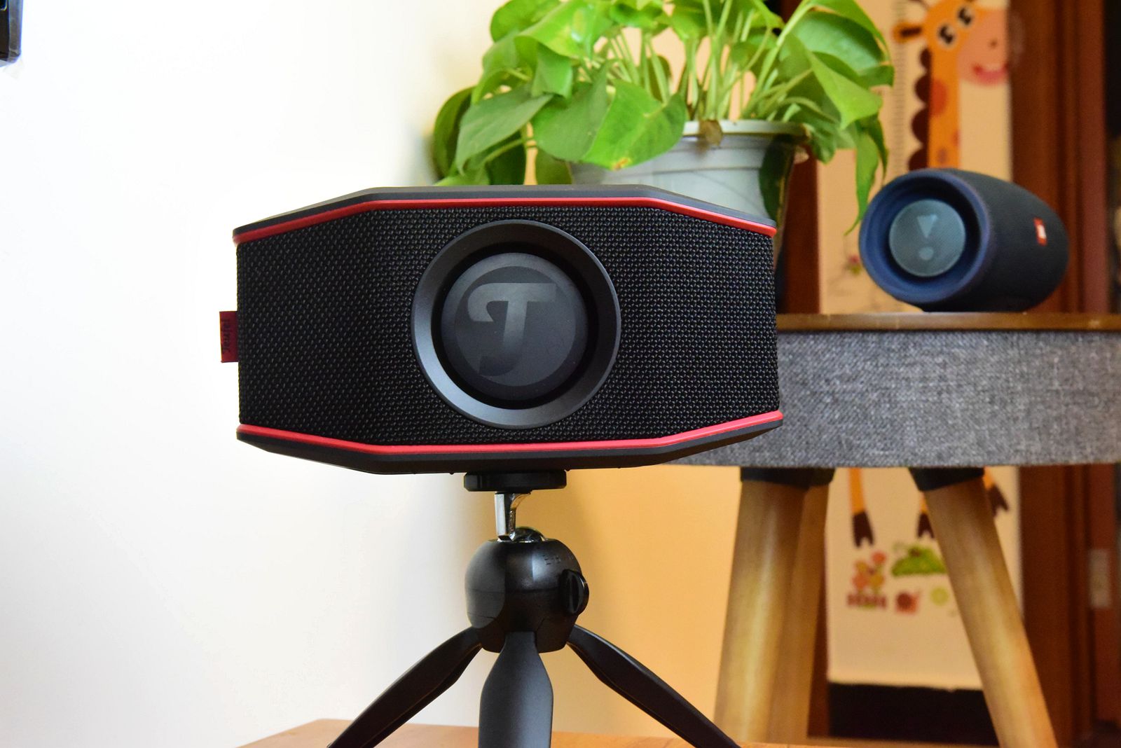 为什么JBL的蓝牙音箱总是让人爱又让人恨，借冲击波4聊聊