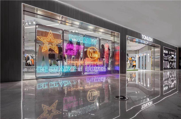 新国潮时代成功俘获新生代的心，休闲装龙头唐狮的秘诀是什么？