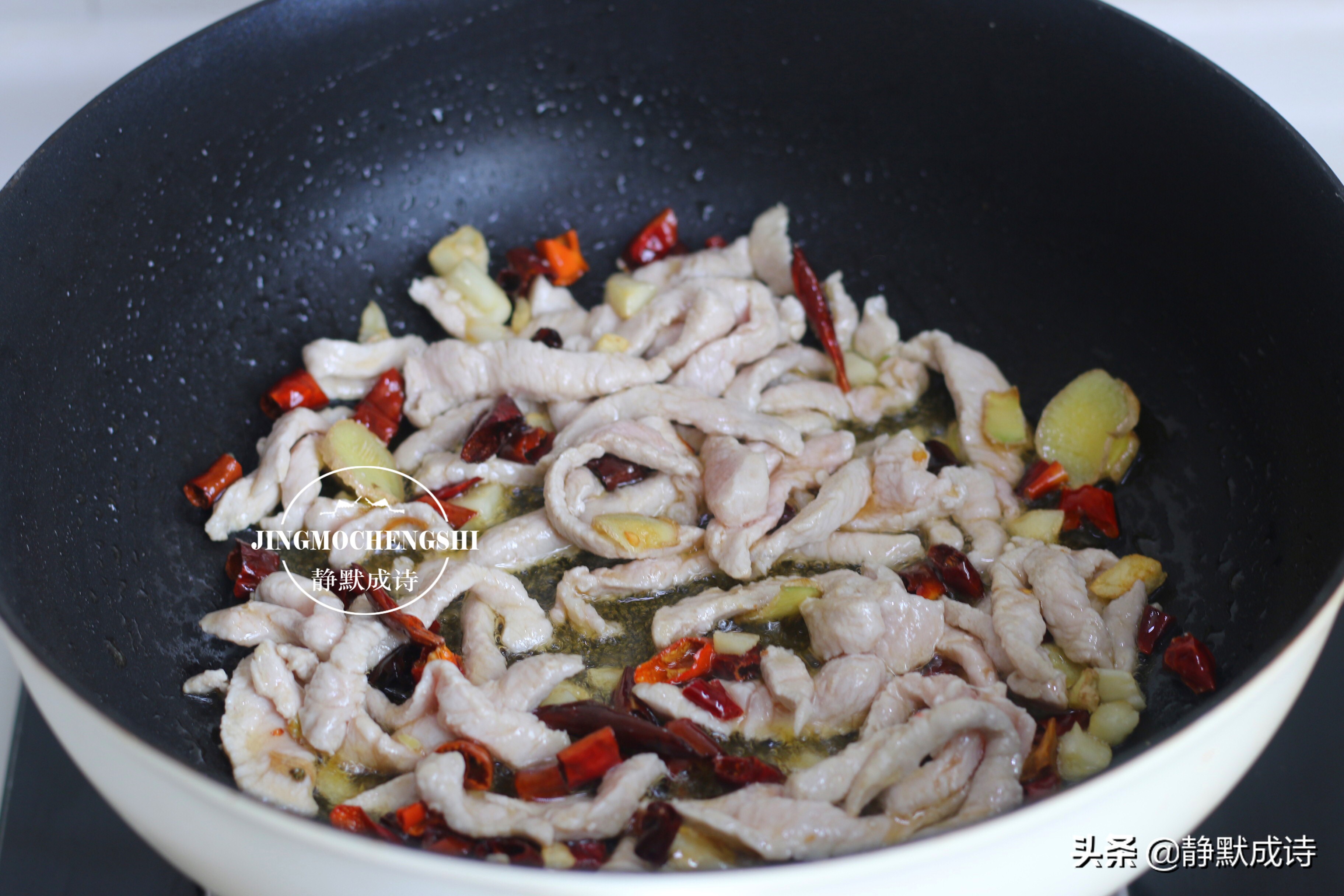 想吃麻辣香锅在家就能做，简单几步，比饭店的好吃，价格只有一半