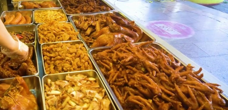 福建大哥卖卤鸡爪，自创品牌，单店日卖200斤，全国200多家加盟店