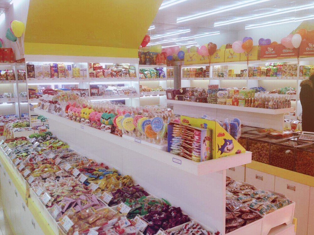 贪吃小站零食加盟：日销售额近8000元品牌实力见证