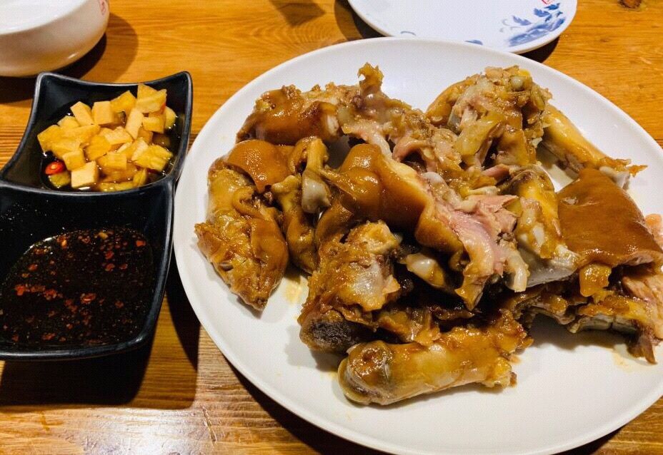 乌鲁木齐这几家餐厅，卤猪蹄香得过分了！