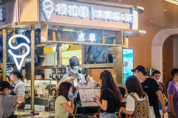 加码街边店，击穿最低价，空间花样翻新…详解郑州冰淇淋生意场中的经营逻辑