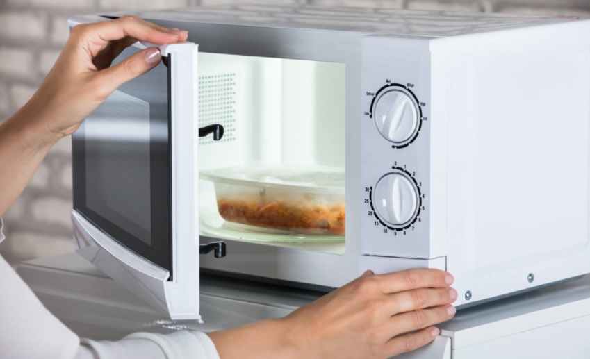 微波炉使用小窍门：照这8个方法操作，微波炉也能成为厨房神器