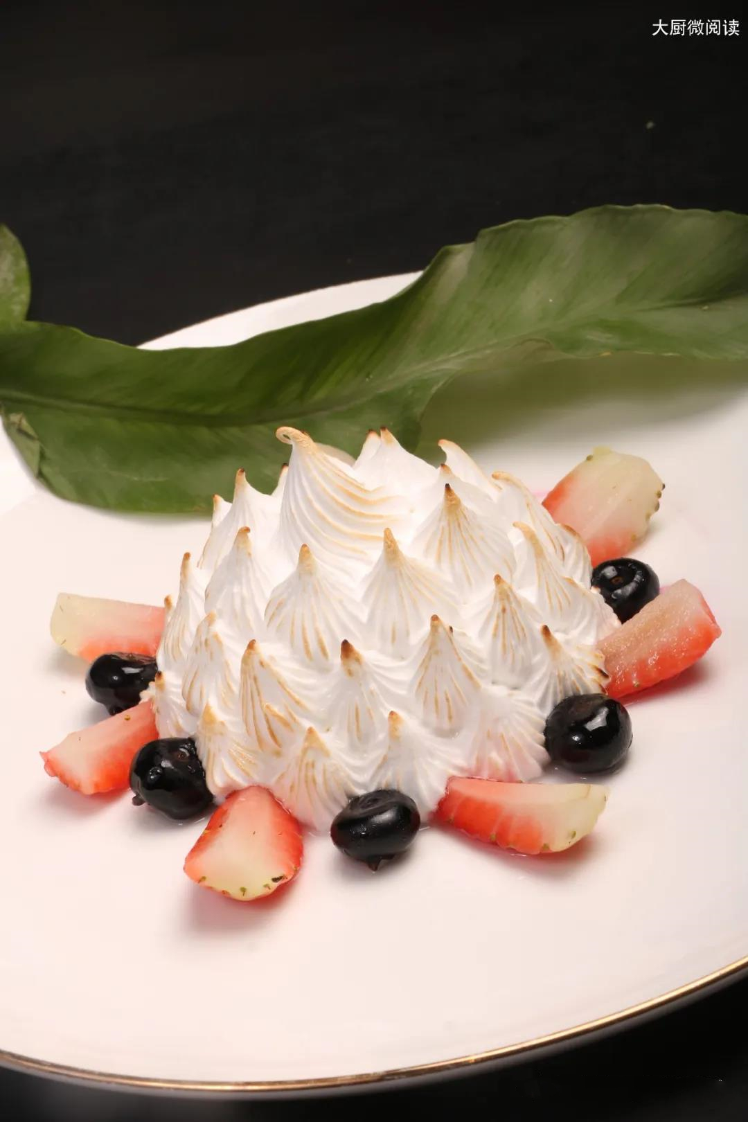 火焰冰淇淋吃过吗？上桌时火焰升腾，外热内冷，酒香扑鼻