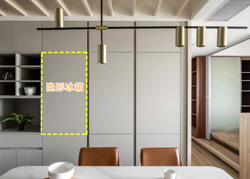 有钱人都给餐边柜内部做隐形冰箱了，好看又不占空间，羡慕