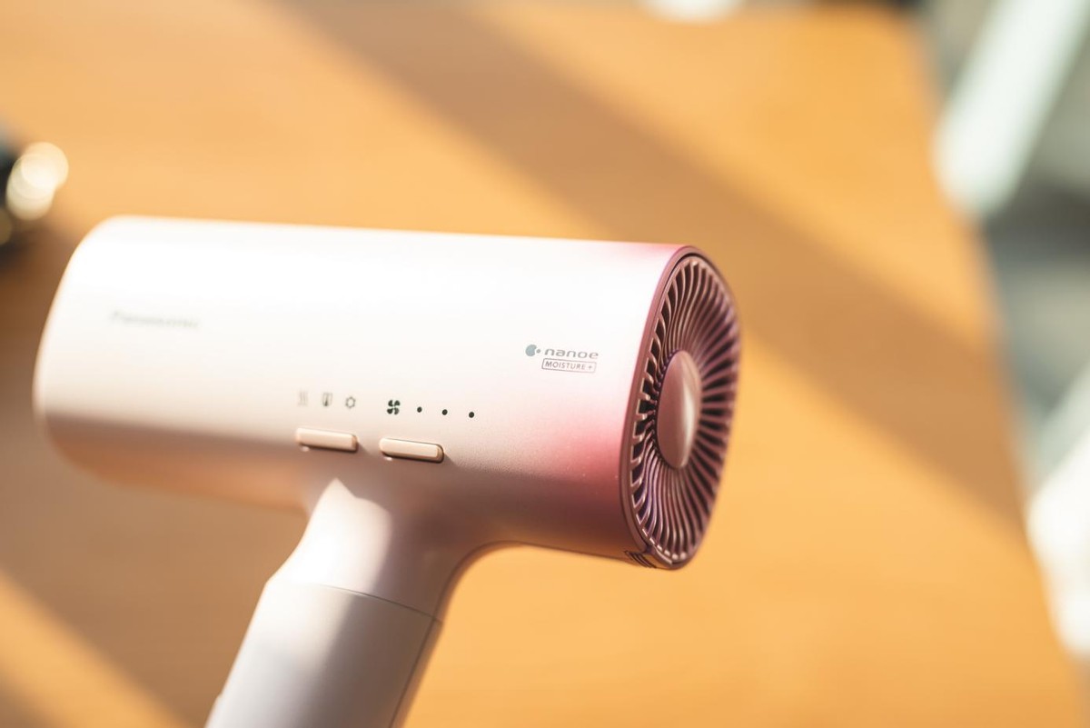 吹风机不就是吹干头发吗？不是！松下纳诺怡吹风机