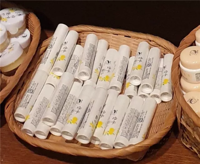 在这个寒冷干燥的冬天唇膏应该怎么选？