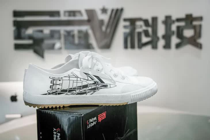 品牌皆可联，万物皆可跨，国货飞跃联名到底有多奇葩？