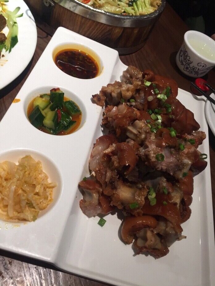 乌鲁木齐这几家餐厅，卤猪蹄香得过分了！