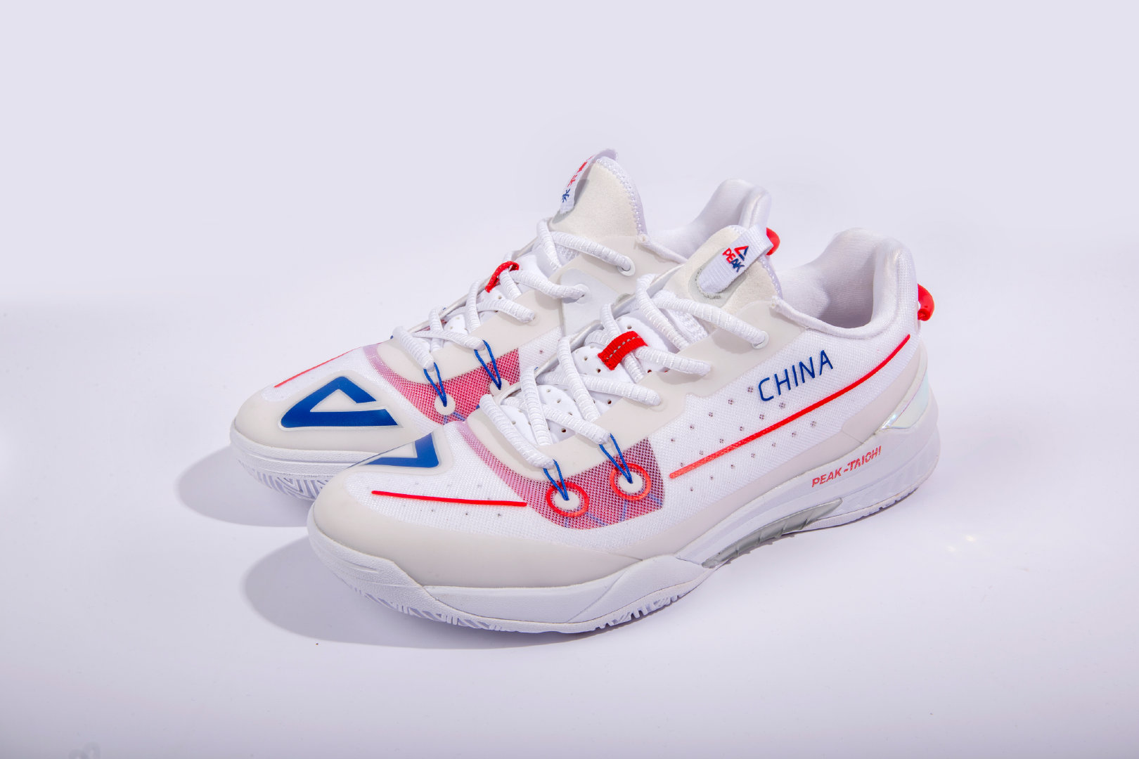 新品！李宁新板鞋好帅，匹克大三角好喜庆，安踏新科技超越李宁？