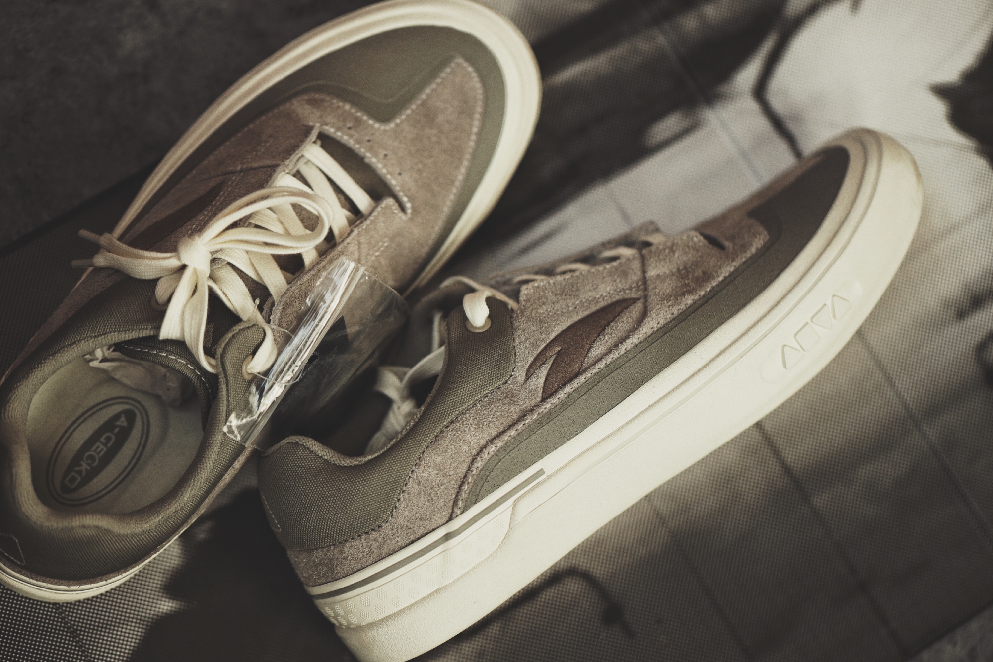 国产太帅了！拉塞尔专属鞋款用心了，安踏发力板鞋，米切尔4曝光