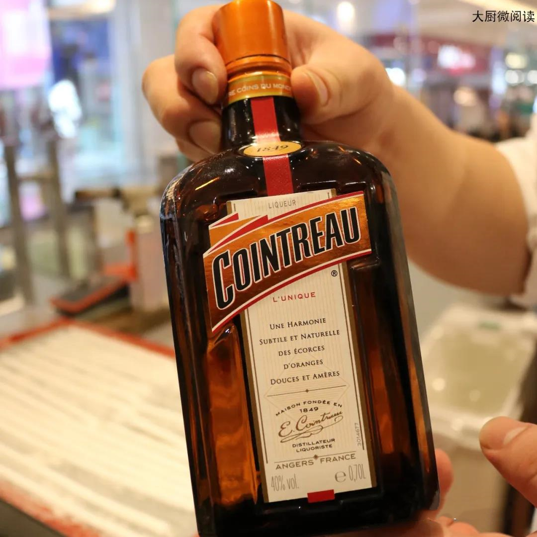 火焰冰淇淋吃过吗？上桌时火焰升腾，外热内冷，酒香扑鼻