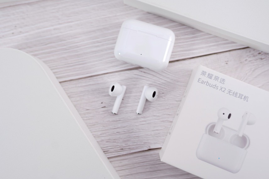 荣耀亲选Earbuds X2上手体验：半入耳很舒服