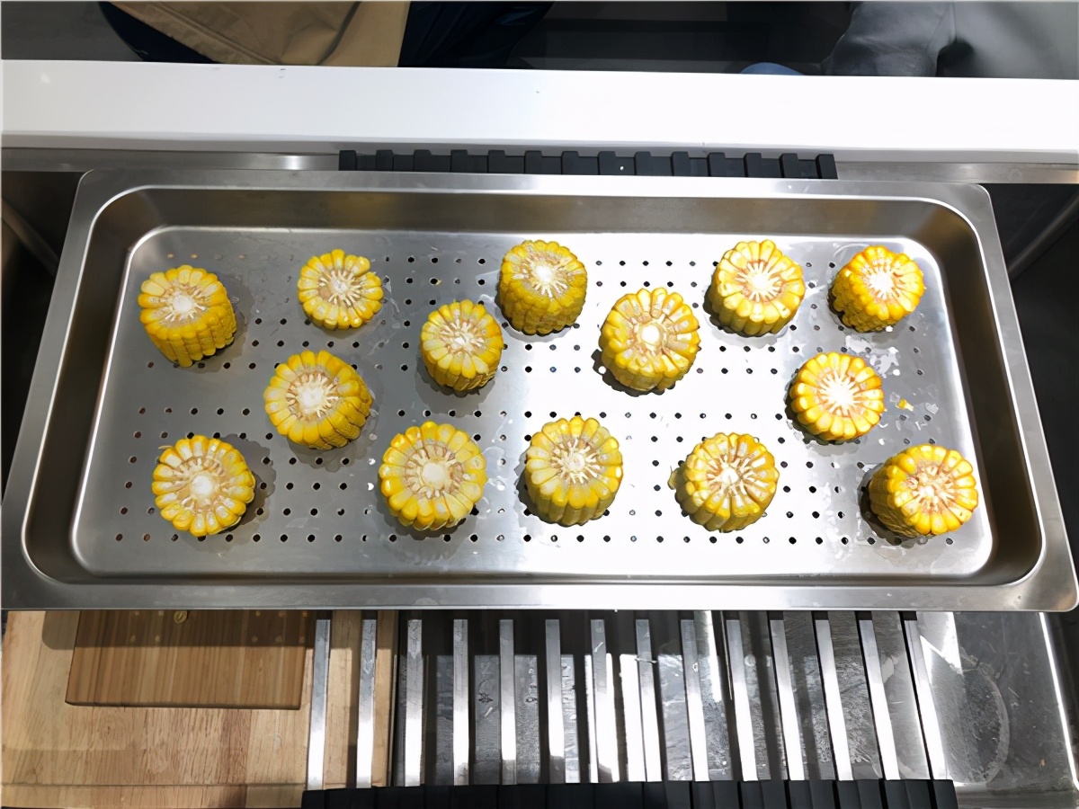 名气集成灶FT12A测评：以一敌八，做厨房中的猛将