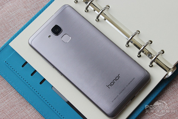 荣耀畅玩5C评测:看千元机还有什么“芯”玩法！