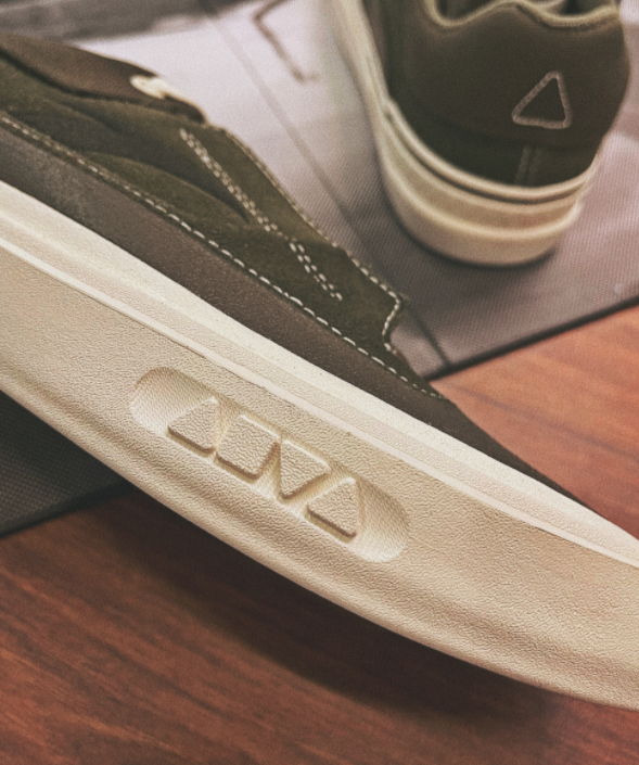 国产太帅了！拉塞尔专属鞋款用心了，安踏发力板鞋，米切尔4曝光