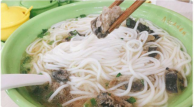 去了这家口碑很不错的土鸡米线，结果发现它把一家店开垮了