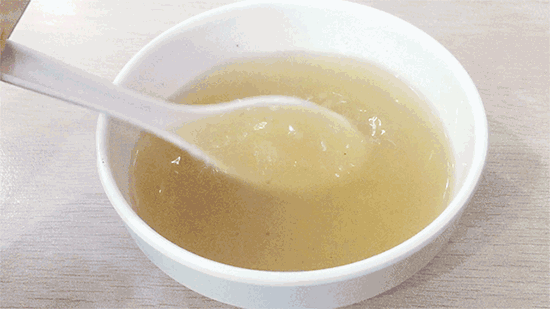 去了这家口碑很不错的土鸡米线，结果发现它把一家店开垮了