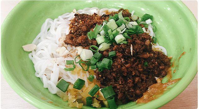 去了这家口碑很不错的土鸡米线，结果发现它把一家店开垮了