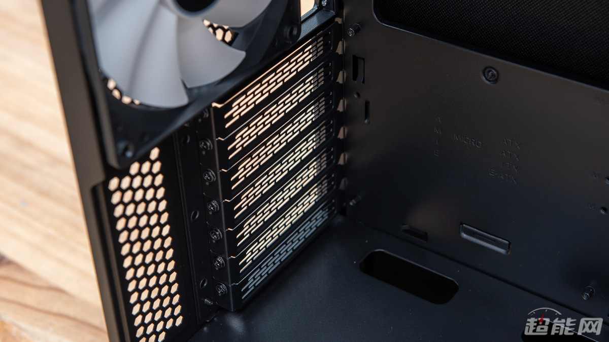 先马黑洞X机箱评测：安静又好用的高性价比之选