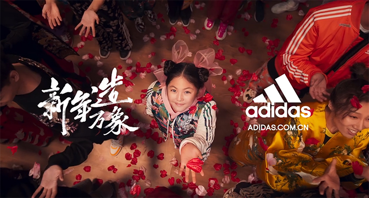 阿迪新春款秒杀我！易烊千玺和彭于晏穿同款，我竟无法评判谁更帅