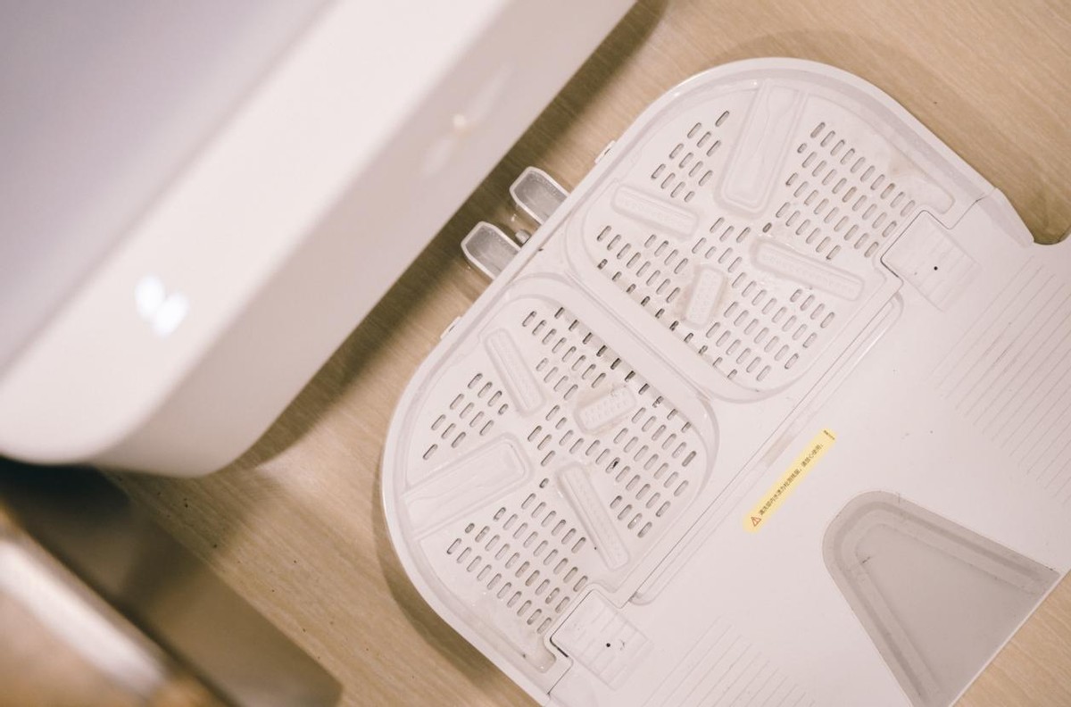 扫拖洗烘，一步到位：美的智能扫拖机器人W11体验