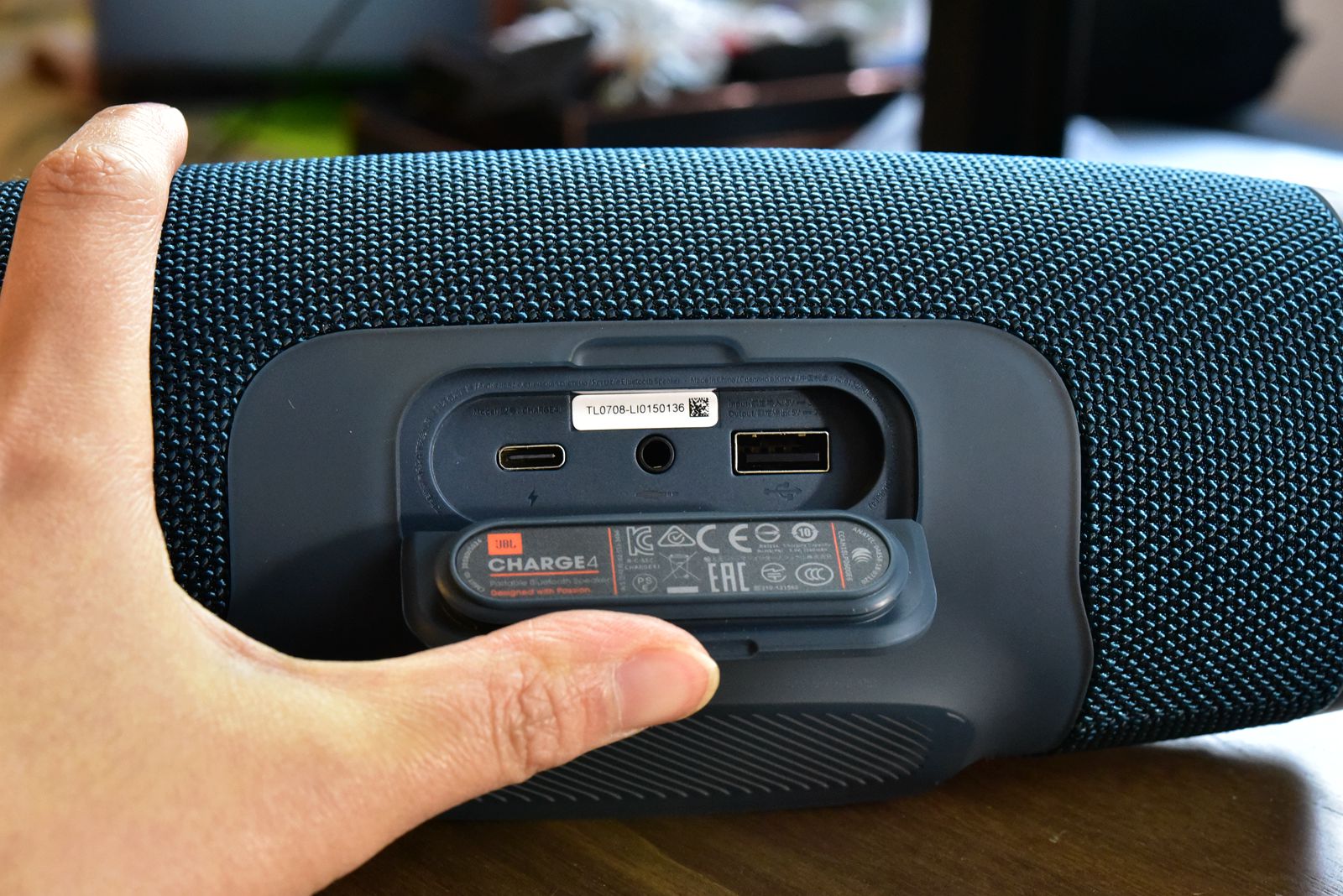 为什么JBL的蓝牙音箱总是让人爱又让人恨，借冲击波4聊聊