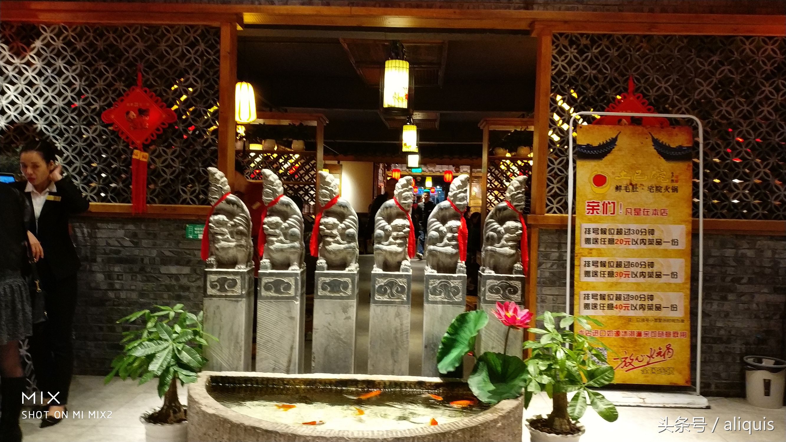 卧底龙岗第一四川火锅店土巴碗，繁华的背后还剩下什么？