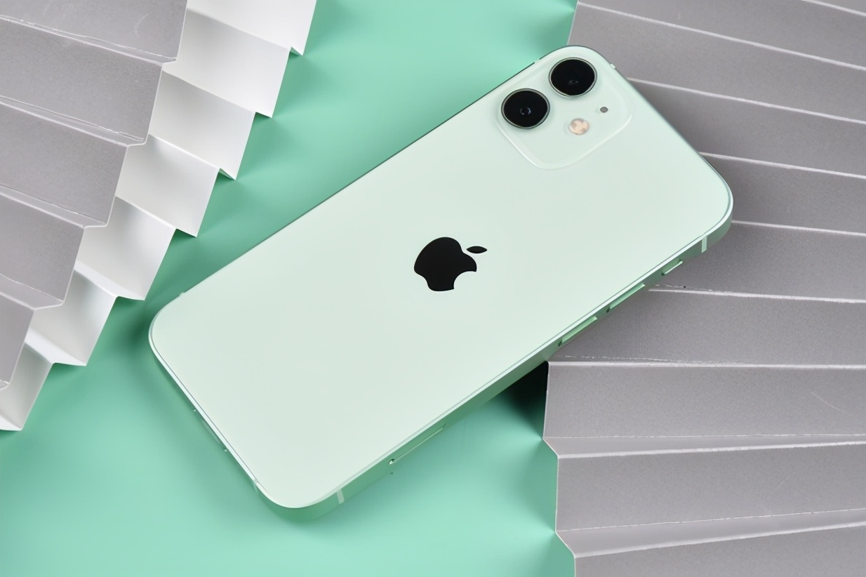 盘点五款“轻薄”手机：最轻133g，最薄6.81mm，长时间握持无负担