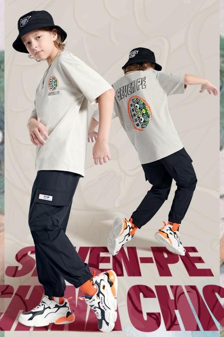 七波辉新国货潮起，中国青少年很有范儿