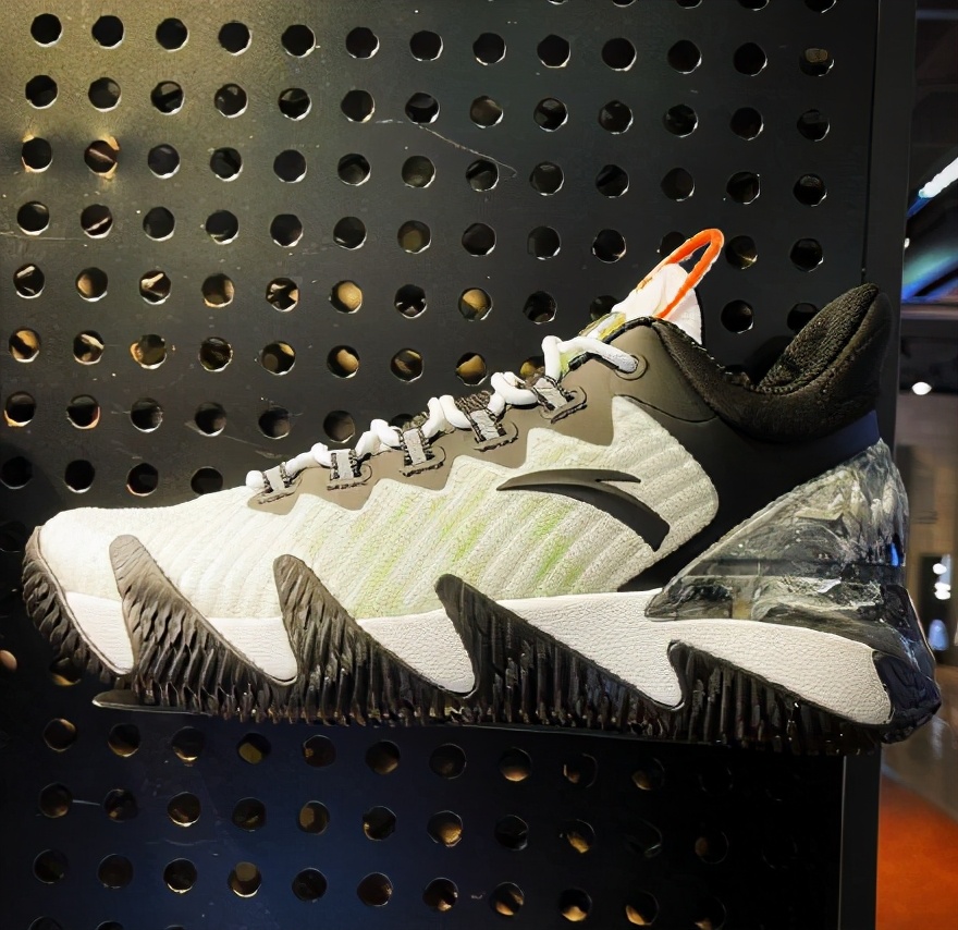 安踏有点意思！多款休闲鞋颜值高，新篮球鞋霸气侧漏，设计有提高