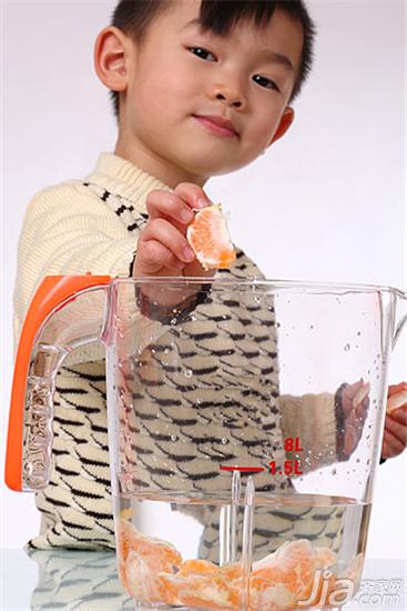 九阳榨汁机怎么用，看了好处大！