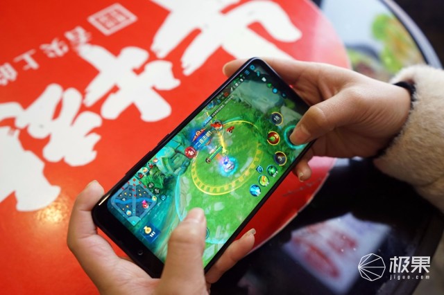 联想Z5s全面屏体验：三摄加持拍照很强，性价比十足！