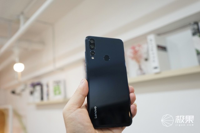 联想Z5s全面屏体验：三摄加持拍照很强，性价比十足！