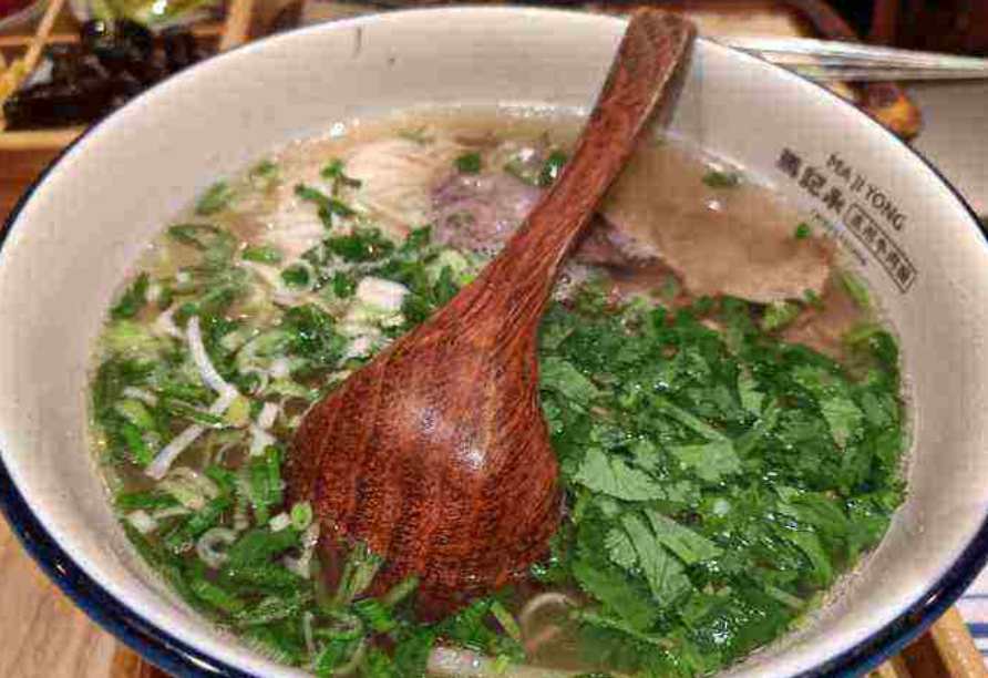 完胜沙县、黄焖鸡，连马化腾都入股，为何兰州拉面成了好生意？